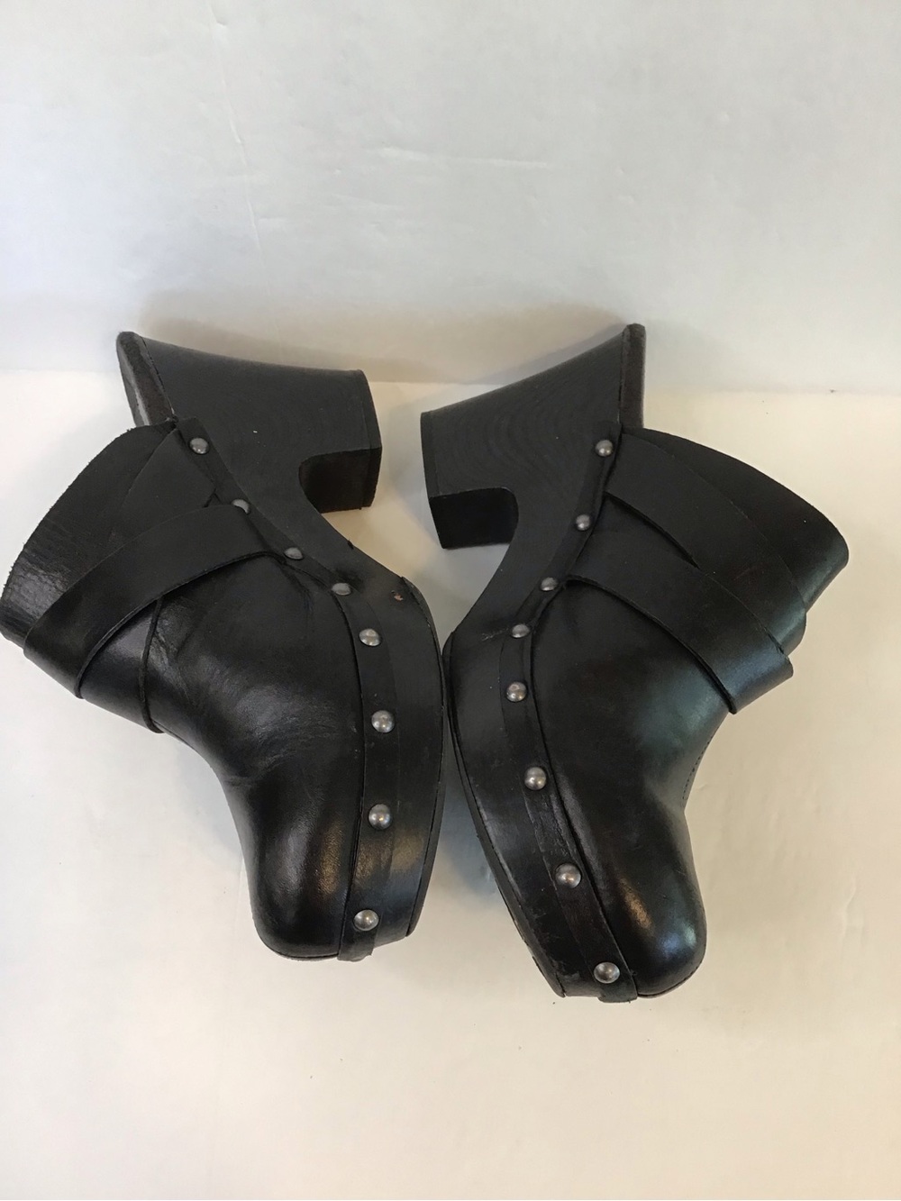 KORKS Women's Black Leather Nailhead Studded Clog Mules with Ring Detail 8/39 - Picture 5 of 10